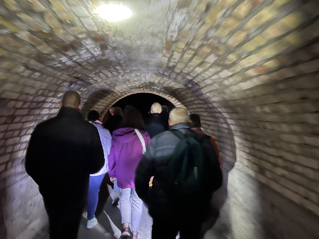 Auf dem Weg in den Bunker in Koblenz-Ehrenbreitstein, Führung für Wissbegierige
